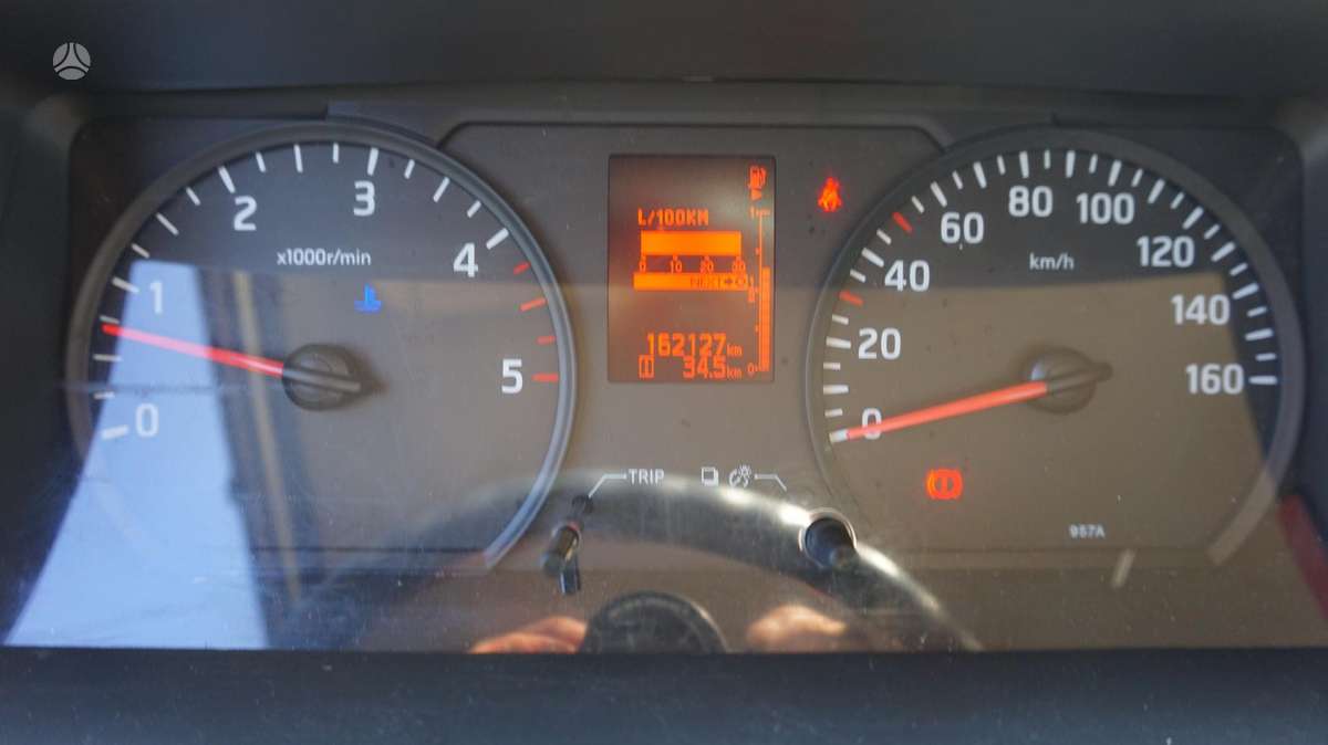 Nissan Cabstar, bortiniai