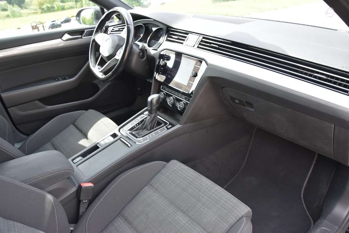 Volkswagen Passat - 12