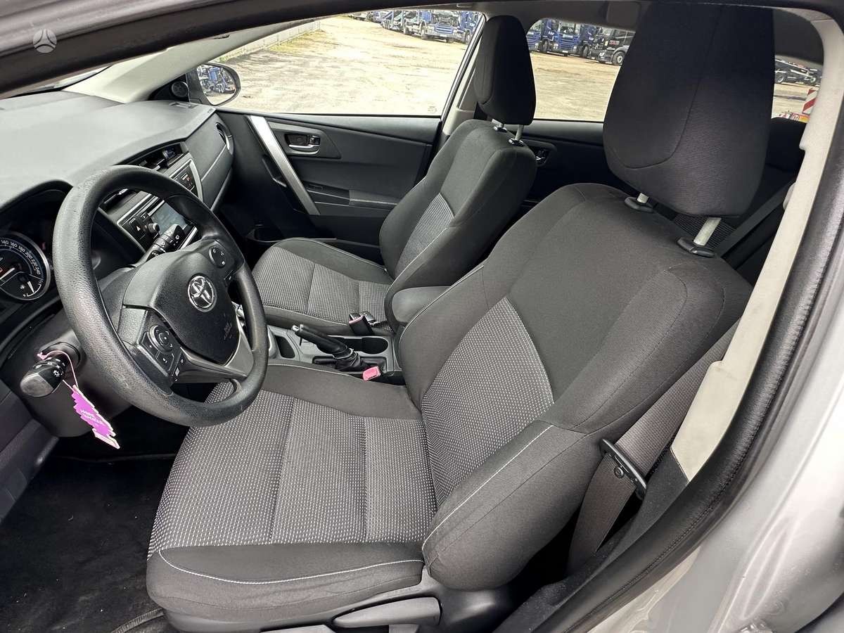 Toyota Auris - 11