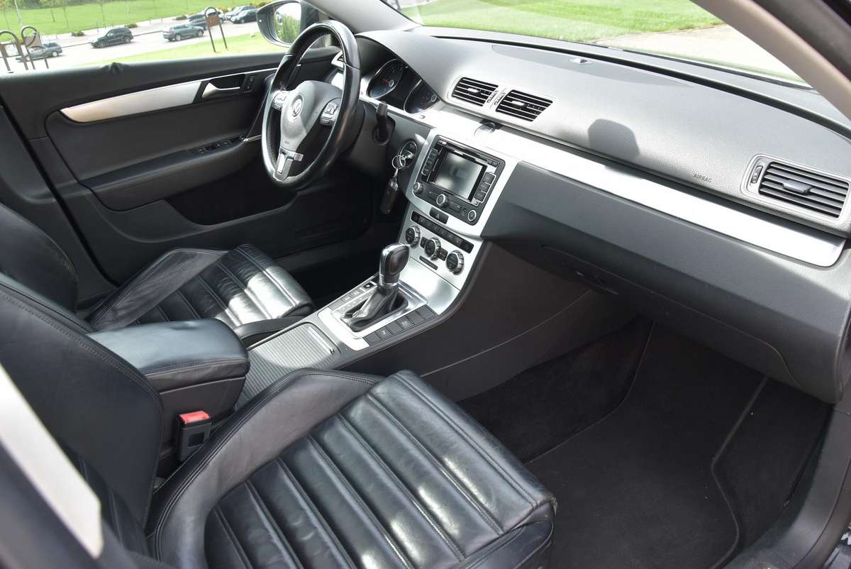 Volkswagen Passat - 11