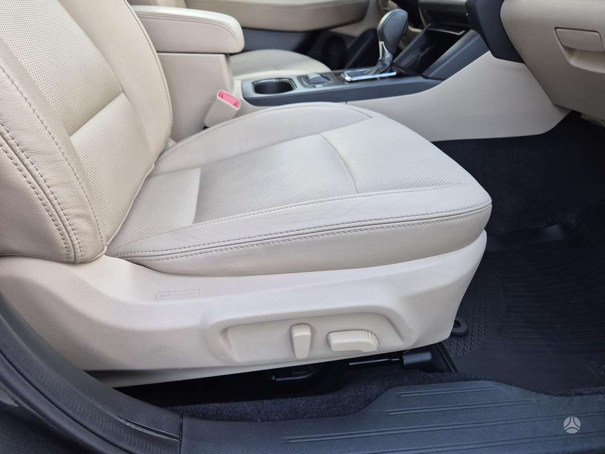 Subaru Outback, 2.0 l., off-road / crossover