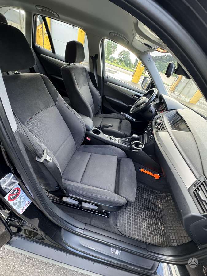 BMW X1, 2.0 l., hatchback