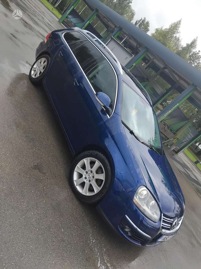 Volkswagen Golf - 1