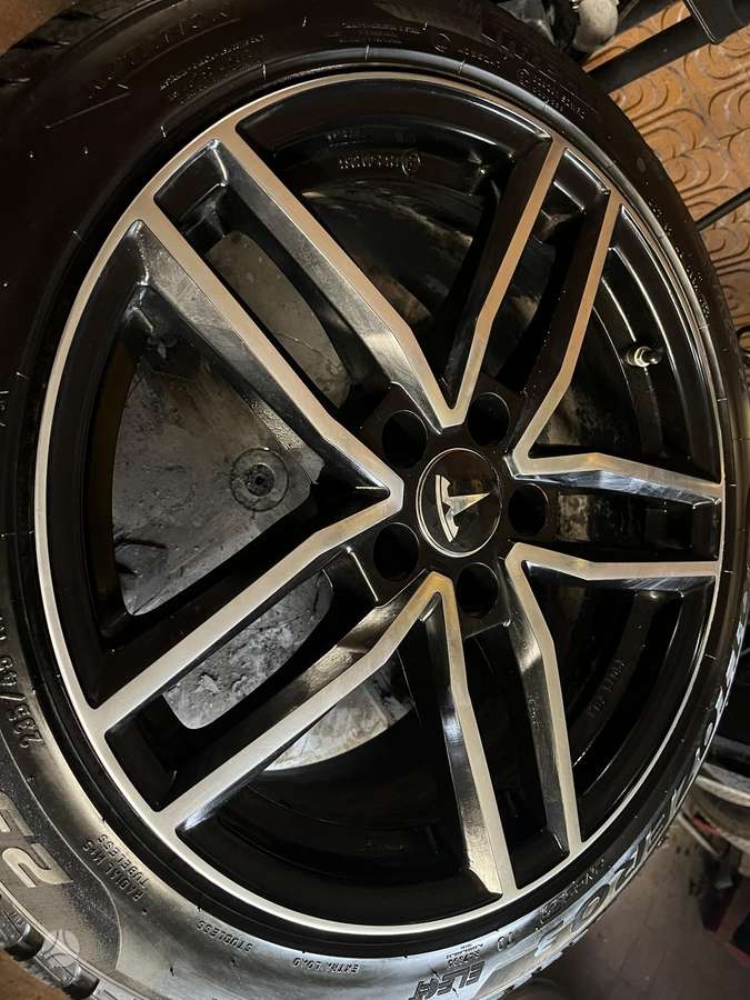 TESLA Model 3, lengvojo lydinio, R18