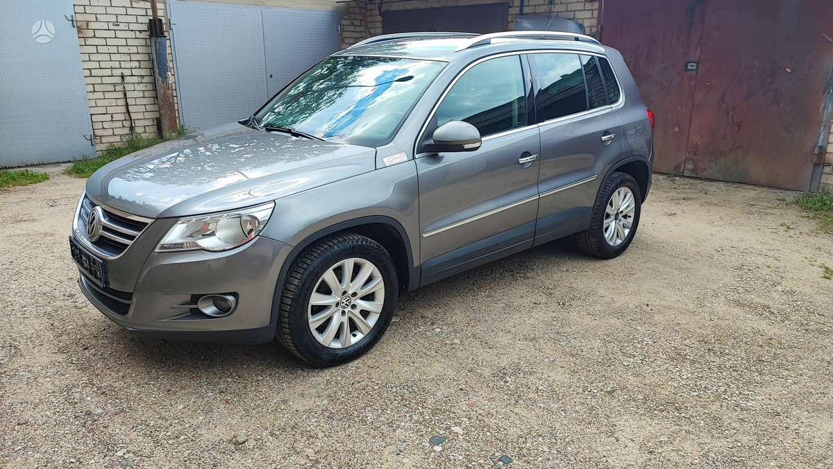 Volkswagen Tiguan - 1