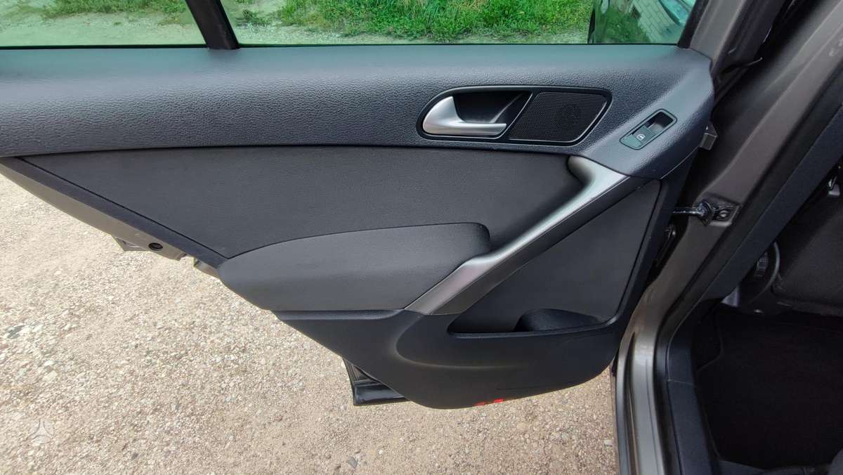 Volkswagen Tiguan - 9