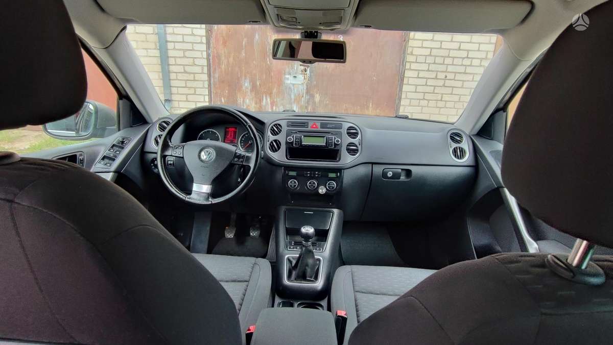 Volkswagen Tiguan - 11