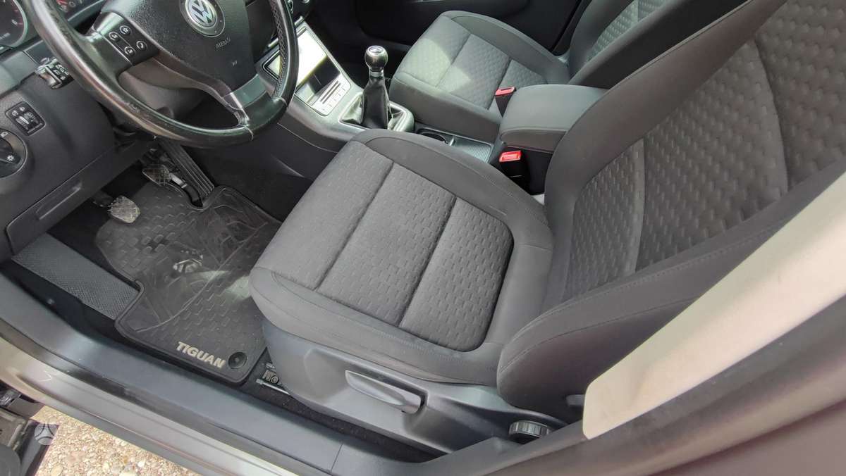Volkswagen Tiguan - 12