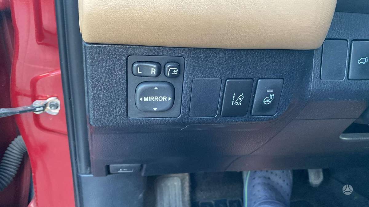 Toyota RAV4 - 6
