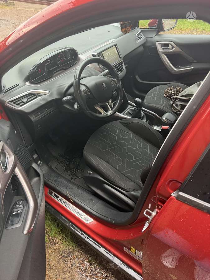 Peugeot 2008 - 11