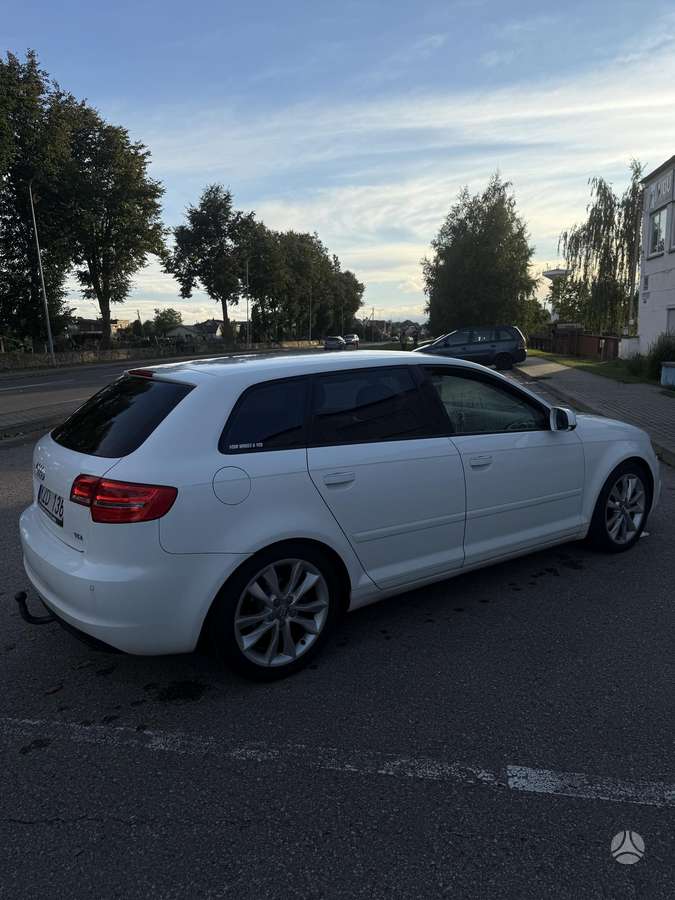 Audi A3, 1.6 l., hatchback