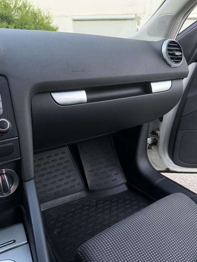 Audi A3, 1.6 l., Хэтчбек