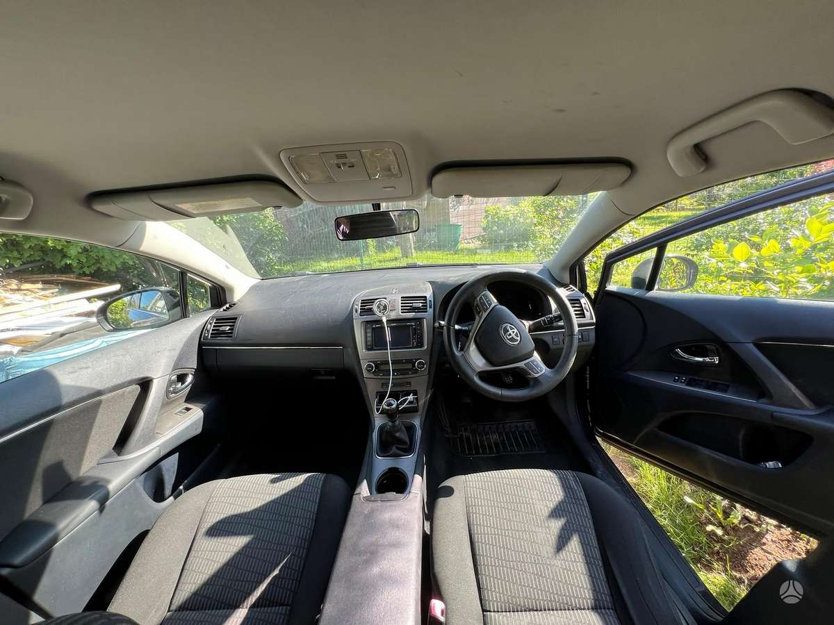 Toyota Avensis - 1