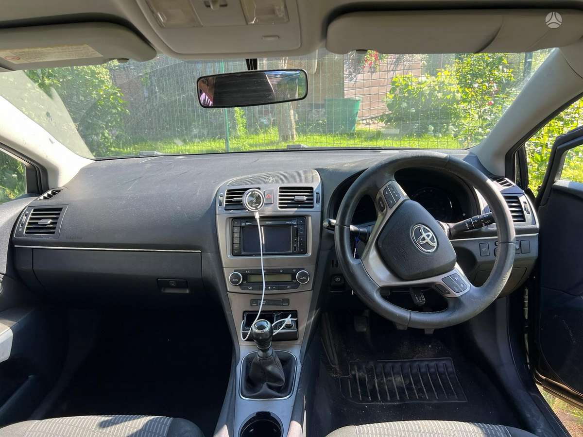 Toyota Avensis - 8