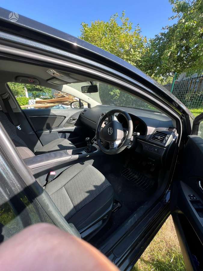 Toyota Avensis - 10