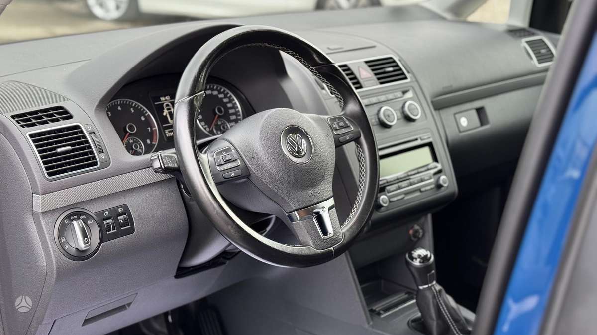 Volkswagen Touran - 10