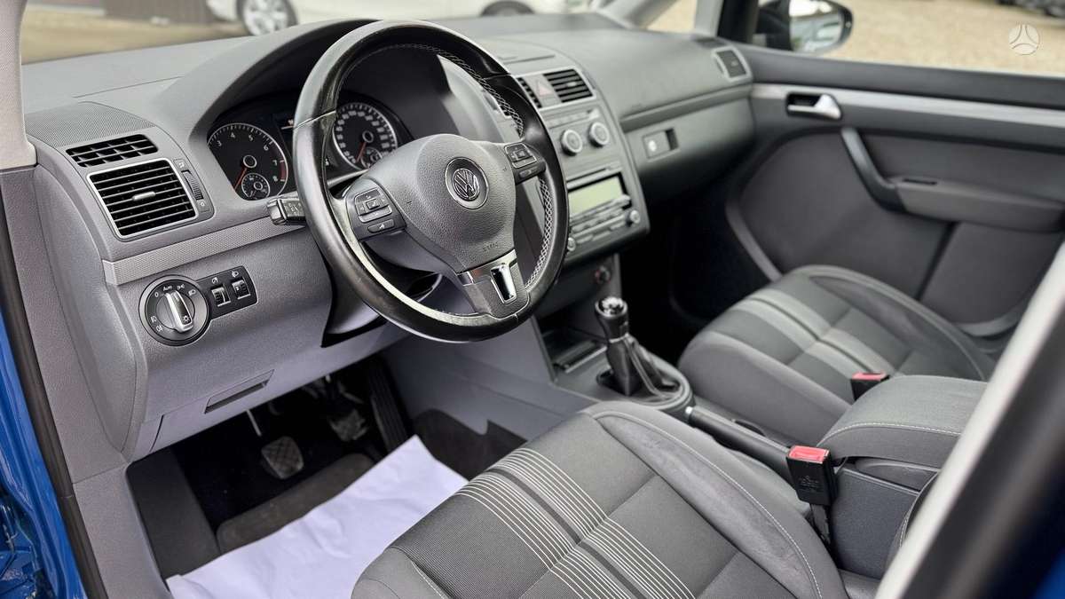 Volkswagen Touran - 11