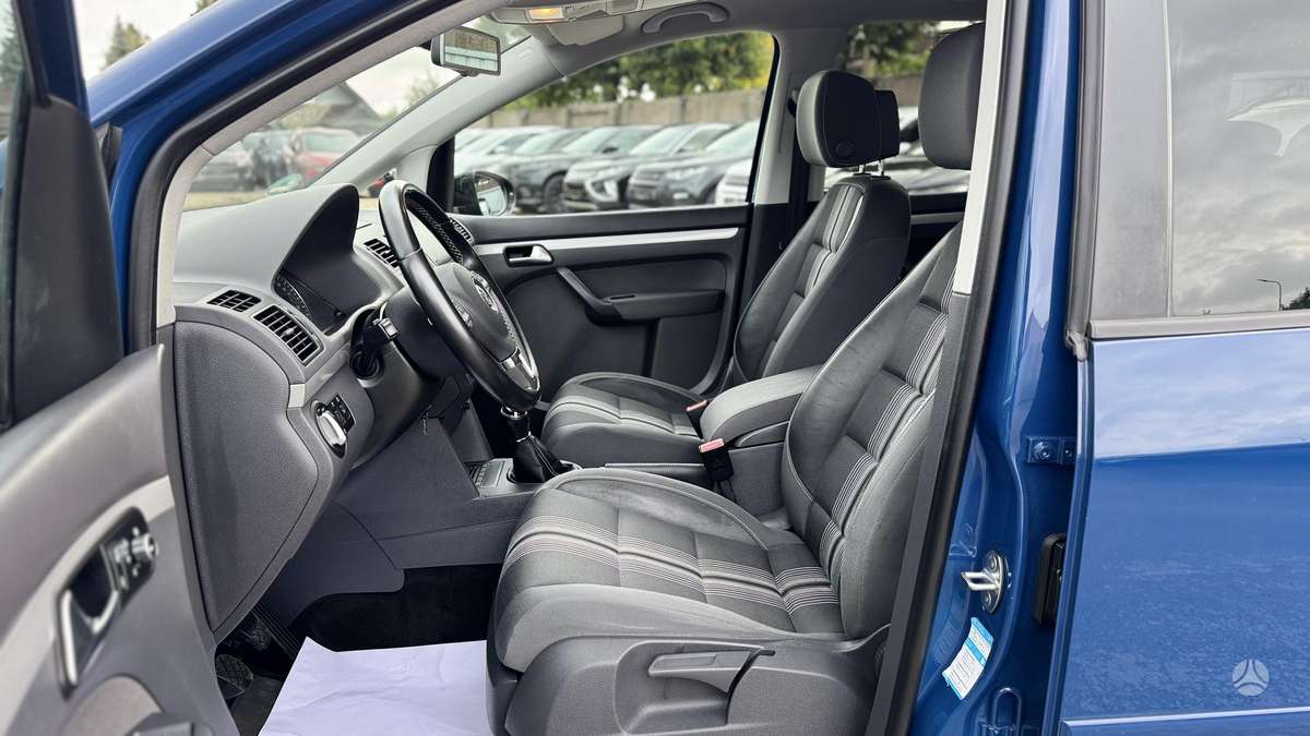 Volkswagen Touran - 12