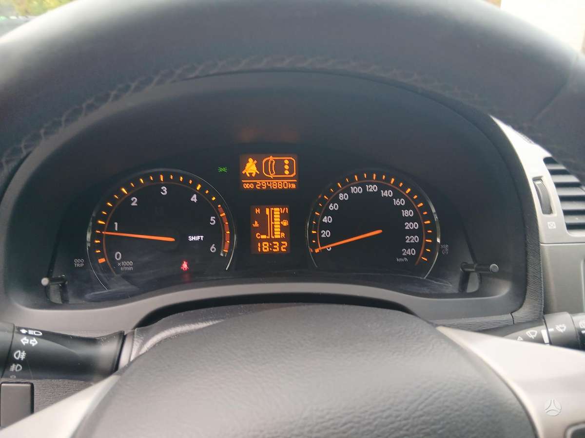 Toyota Avensis - 2