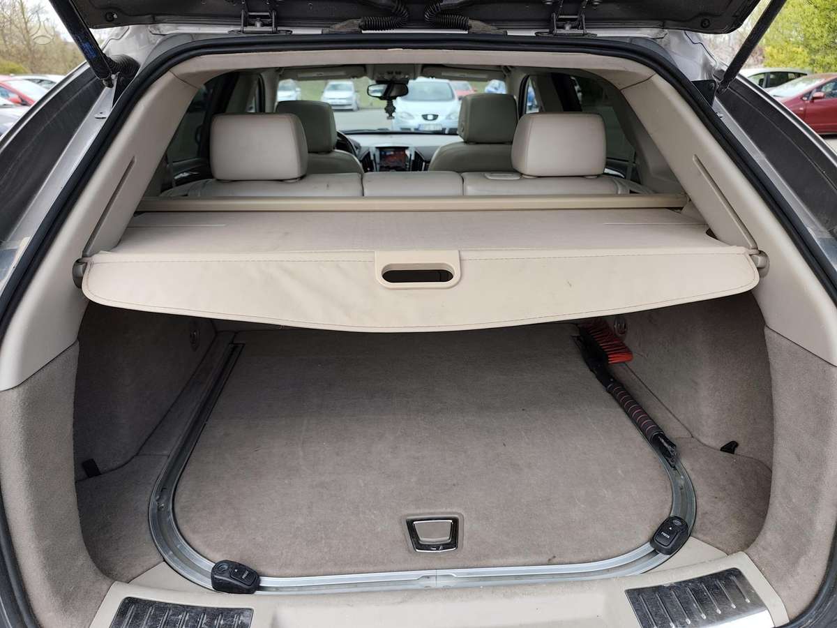 Cadillac SRX, 3.0 l., off-road / crossover