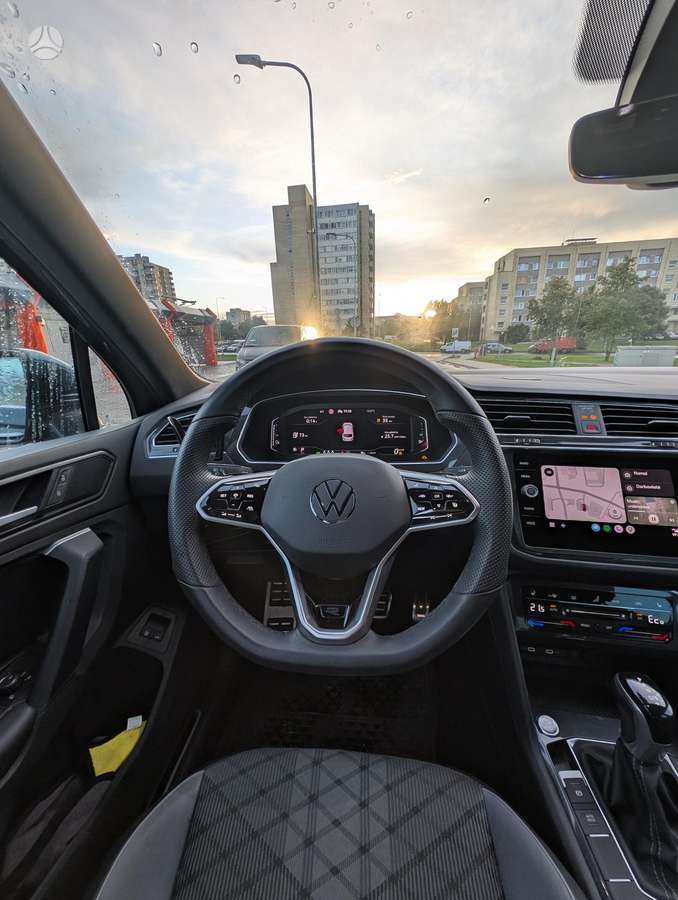 Volkswagen Tiguan - 9