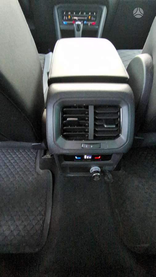 Volkswagen Tiguan - 11