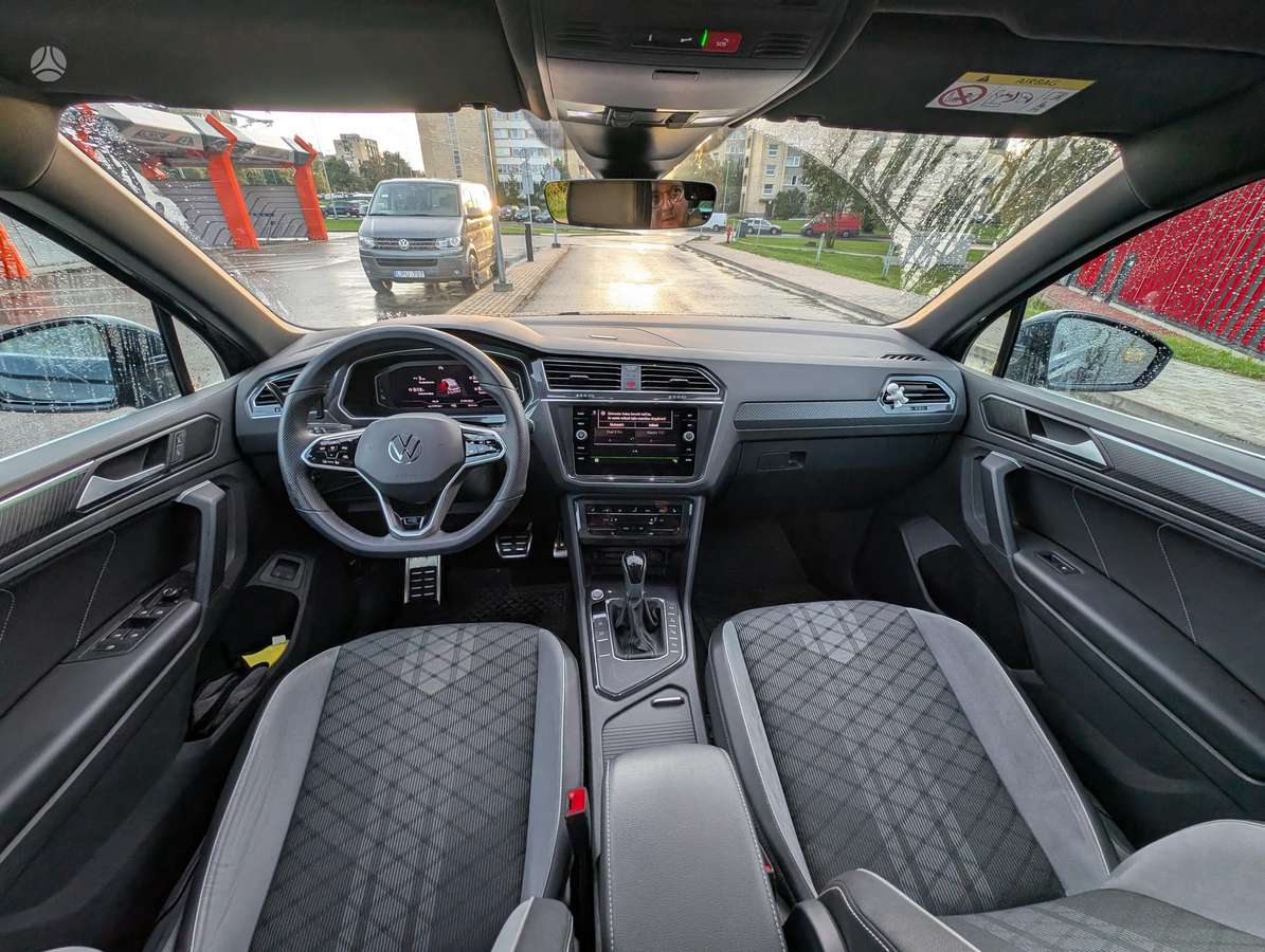 Volkswagen Tiguan - 12