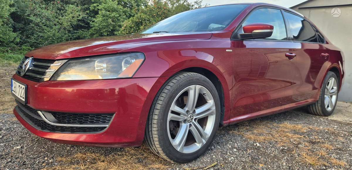 Volkswagen Passat - 1
