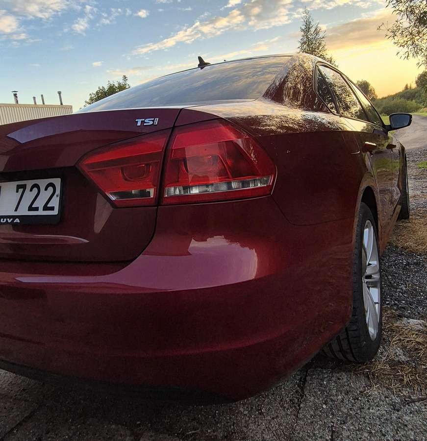 Volkswagen Passat - 2