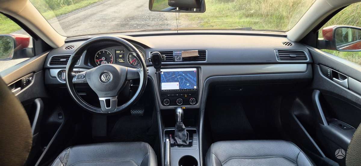 Volkswagen Passat - 4