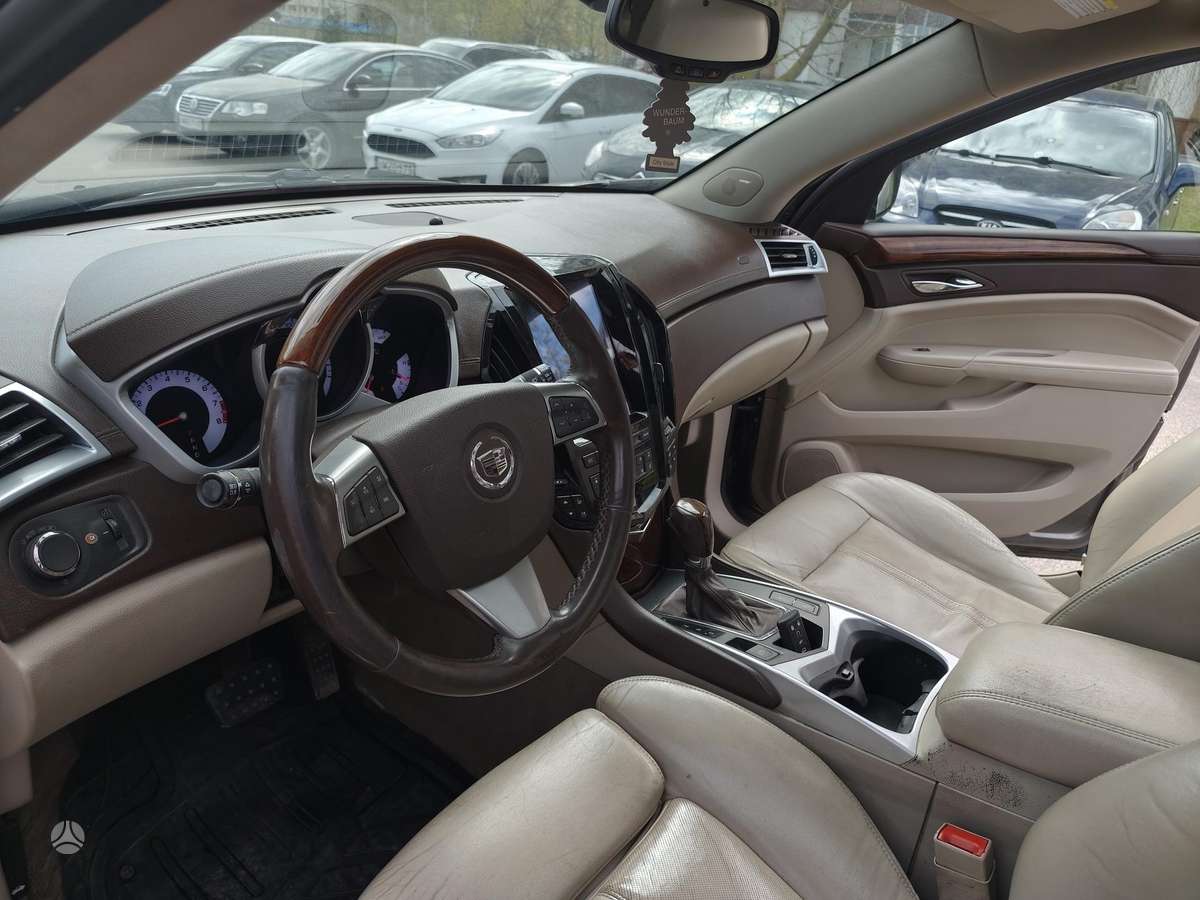 Cadillac SRX, 3.0 l., off-road / crossover