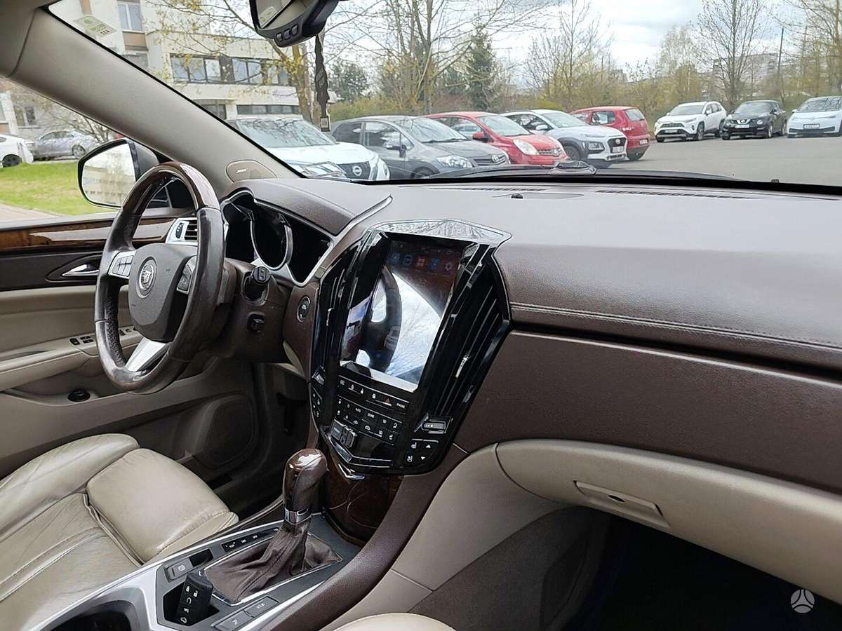 Cadillac SRX, 3.0 l., off-road / crossover