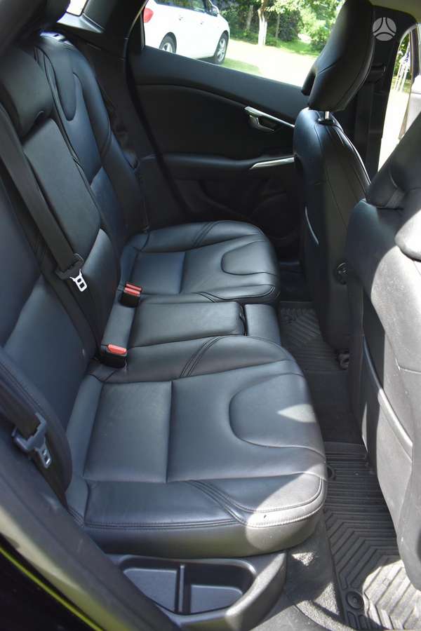 Volvo V40, 1.5 l., hatchback