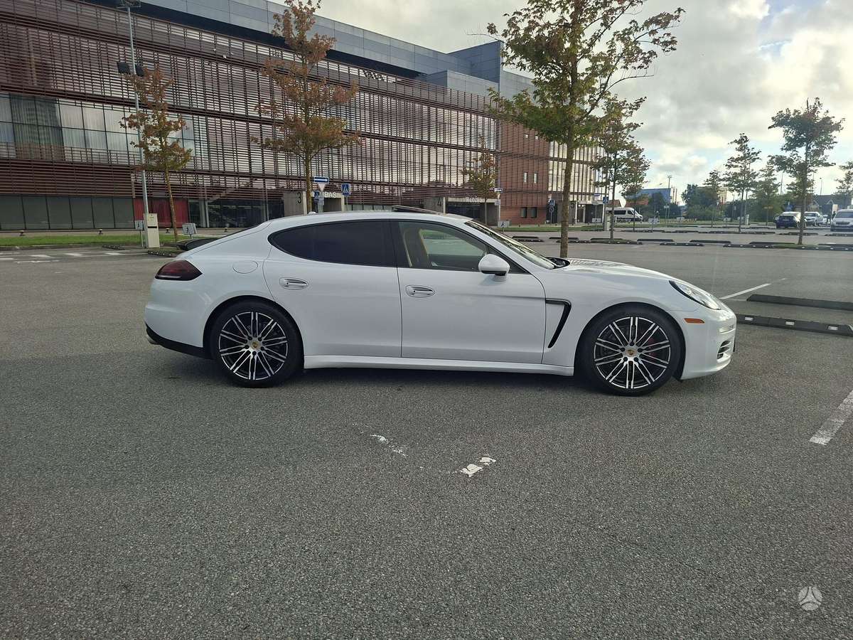 Porsche Panamera - 3