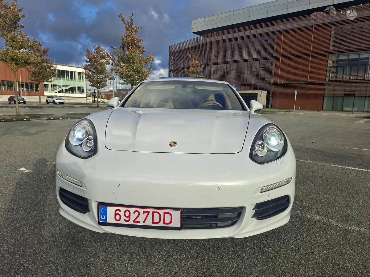 Porsche Panamera - 1