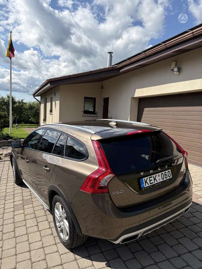 Volvo V60 Cross Country - 3