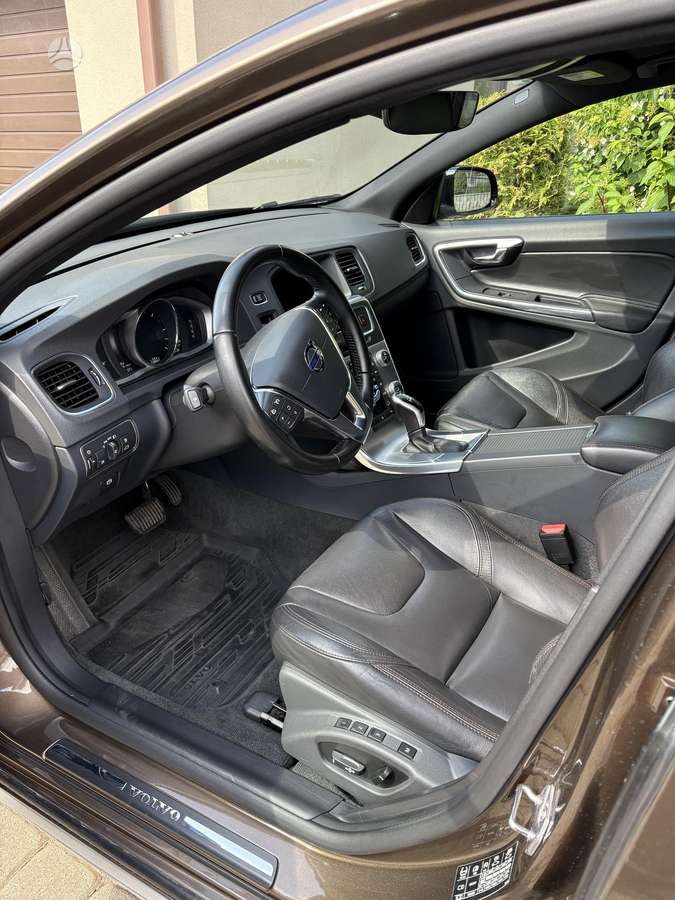 Volvo V60 Cross Country - 5