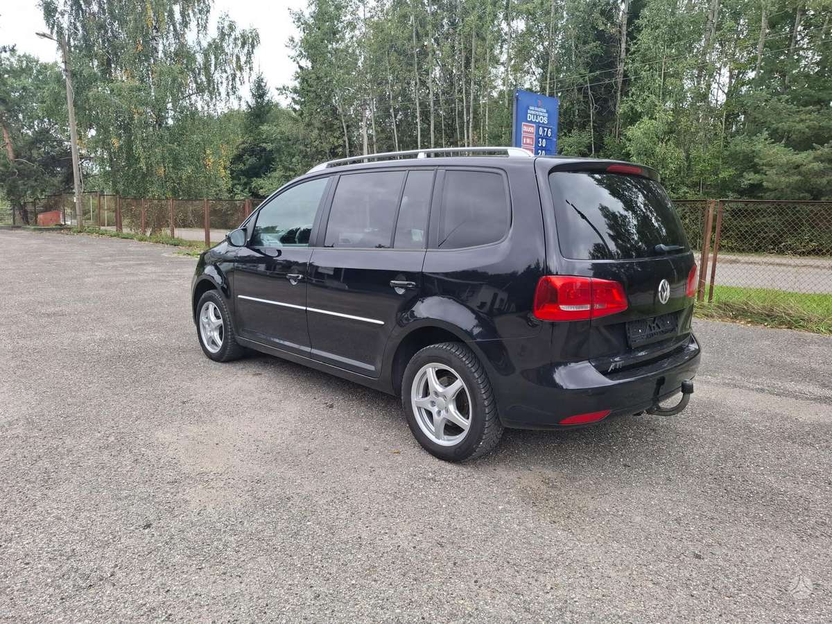 Volkswagen Touran - 4