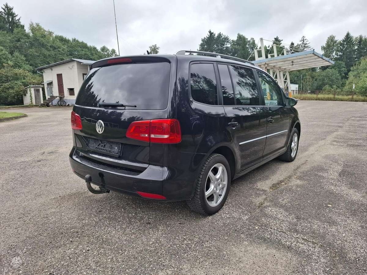 Volkswagen Touran - 8