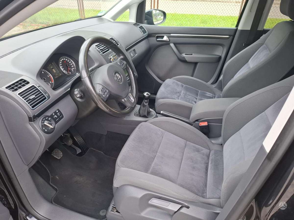 Volkswagen Touran - 10