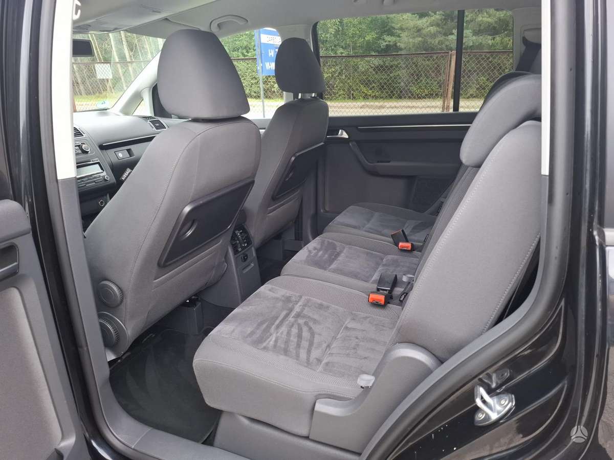 Volkswagen Touran - 11