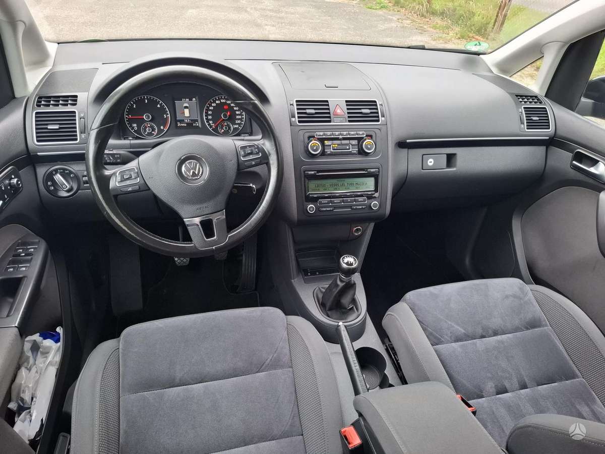 Volkswagen Touran - 12