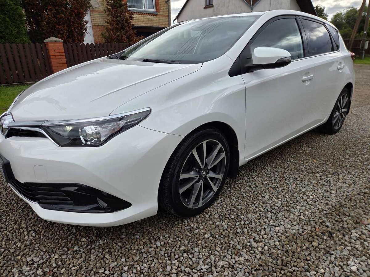 Toyota Auris - 1
