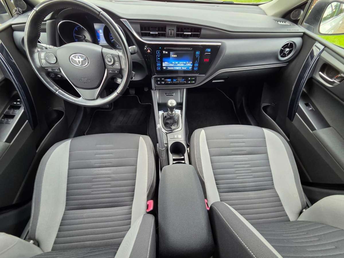 Toyota Auris - 10