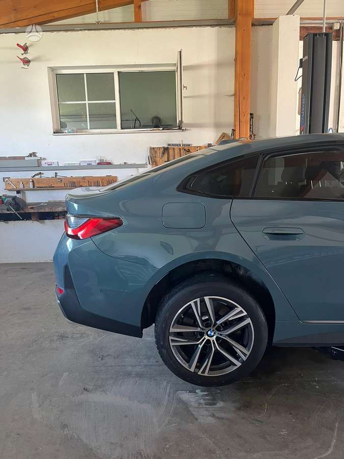 BMW i4, Хэтчбек
