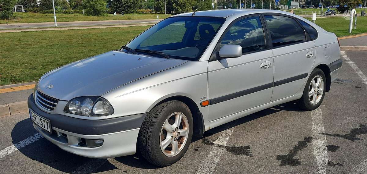Toyota Avensis - 1