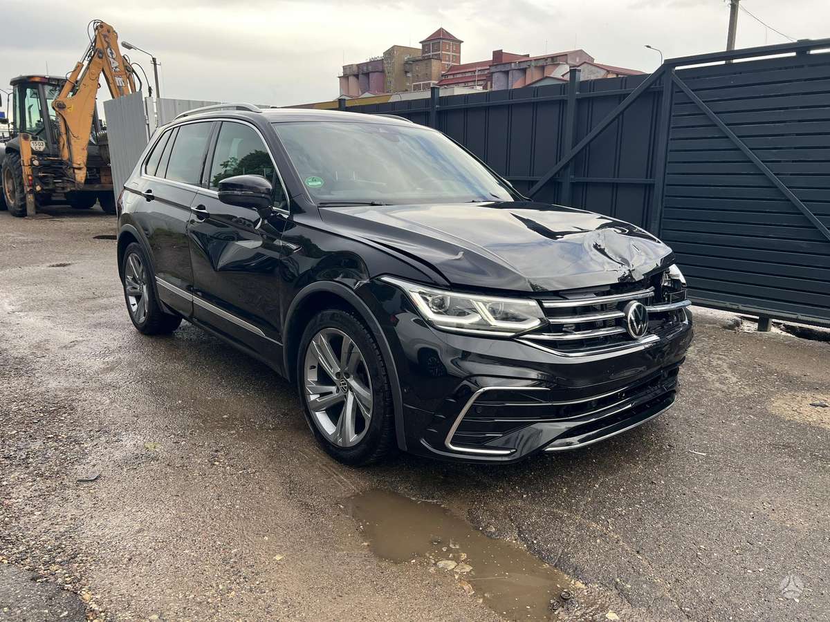 Volkswagen Tiguan - 1