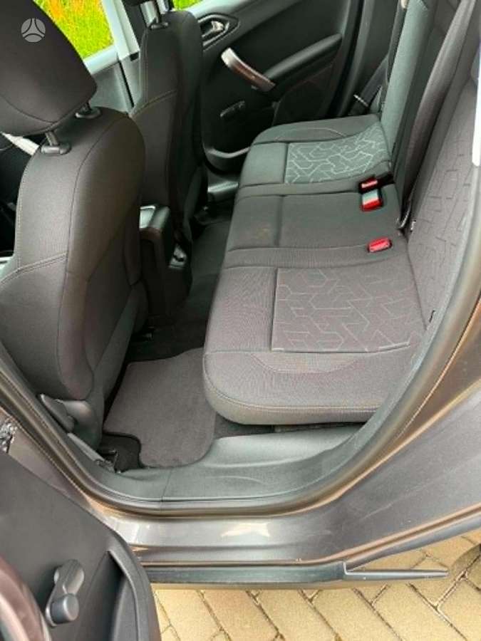Peugeot 2008 - 8