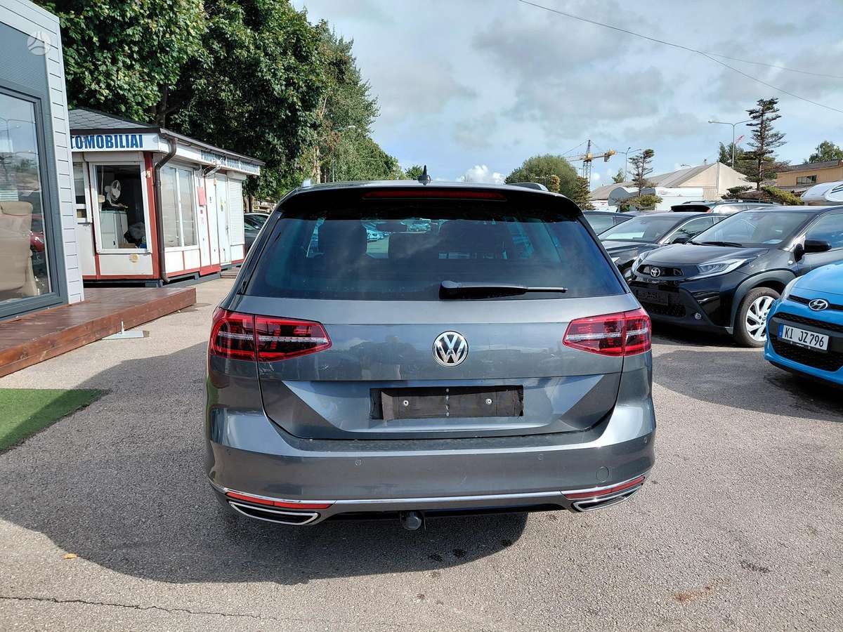 Volkswagen Passat - 11
