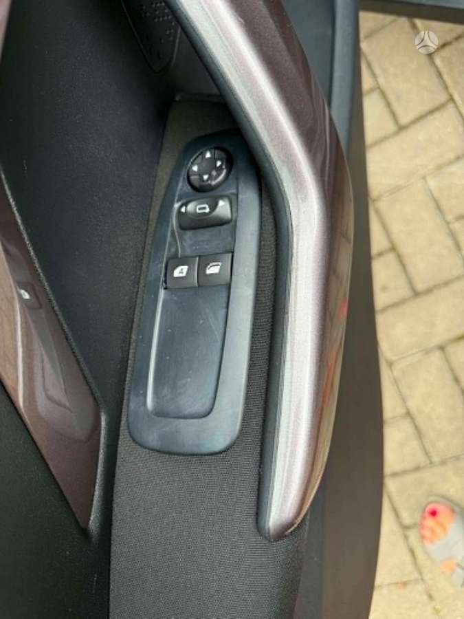 Peugeot 2008 - 12